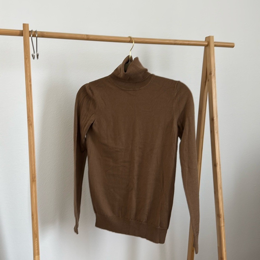 Uniqlo 100% Merino wool turtleneck
